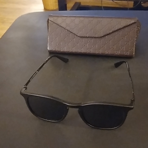 Gucci Shades - Picture 1 of 2